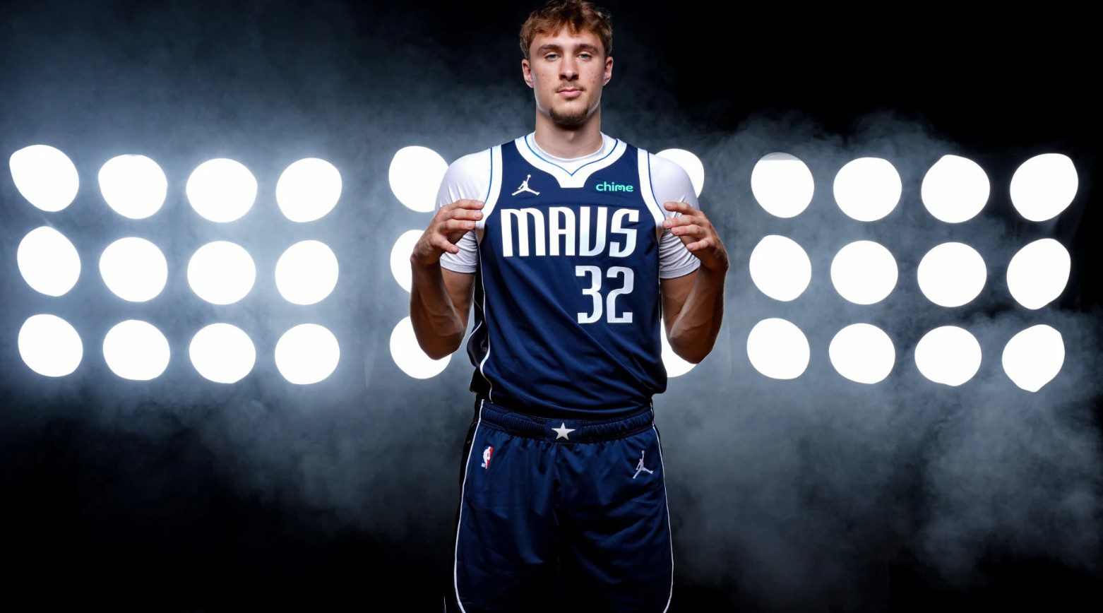 Tabel jadwal pertandingan NBA tanggal 13 Februari 2026 yang menampilkan tiga laga besar: Oklahoma City Thunder melawan Milwaukee Bucks pada pukul 07:30 WIB, Utah Jazz melawan Portland Trail Blazers pada pukul 09:00 WIB, dan Los Angeles Lakers melawan Dallas Mavericks pada pukul 10:00 WIB