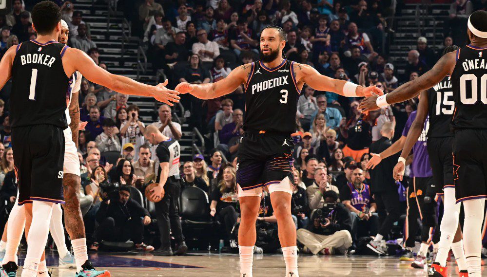 Tabel jadwal lengkap 11 pertandingan NBA pada hari Rabu, 25 Februari 2026, yang dikonversi ke Waktu Indonesia Barat (WIB). Menampilkan laga utama Indiana Pacers vs Philadelphia 76ers (07:00), Toronto Raptors vs OKC Thunder (07:30), Cleveland Cavaliers vs New York Knicks (07:30), Milwaukee Bucks vs Miami Heat (08:00), Phoenix Suns vs Boston Celtics (09:00), hingga L.A. Lakers vs Orlando Magic (10:30